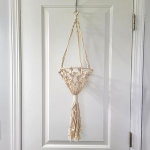 Macrame plant hanger off white 7.5" diameter and 29" high nwot